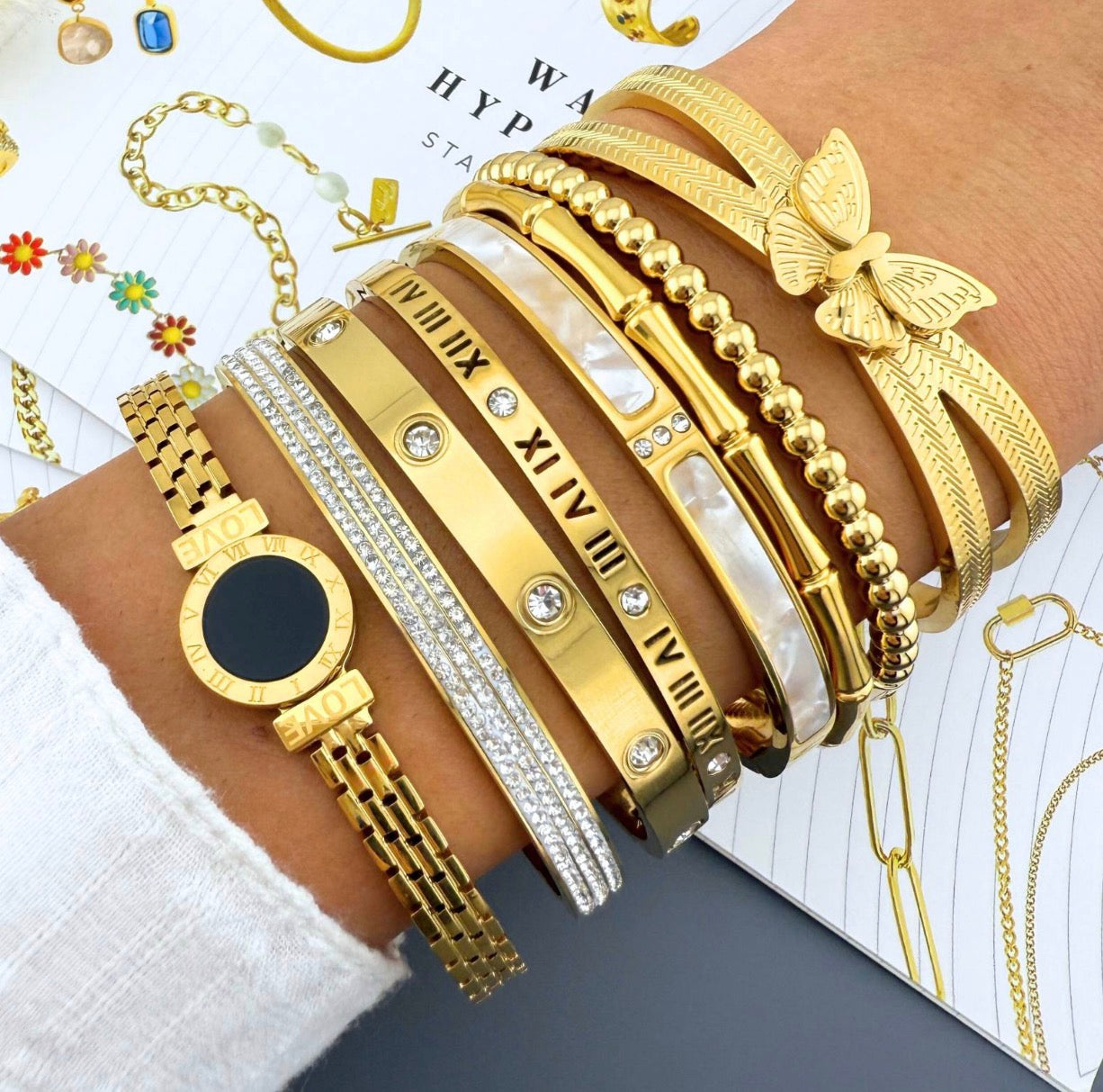 BRACELET, GOLD