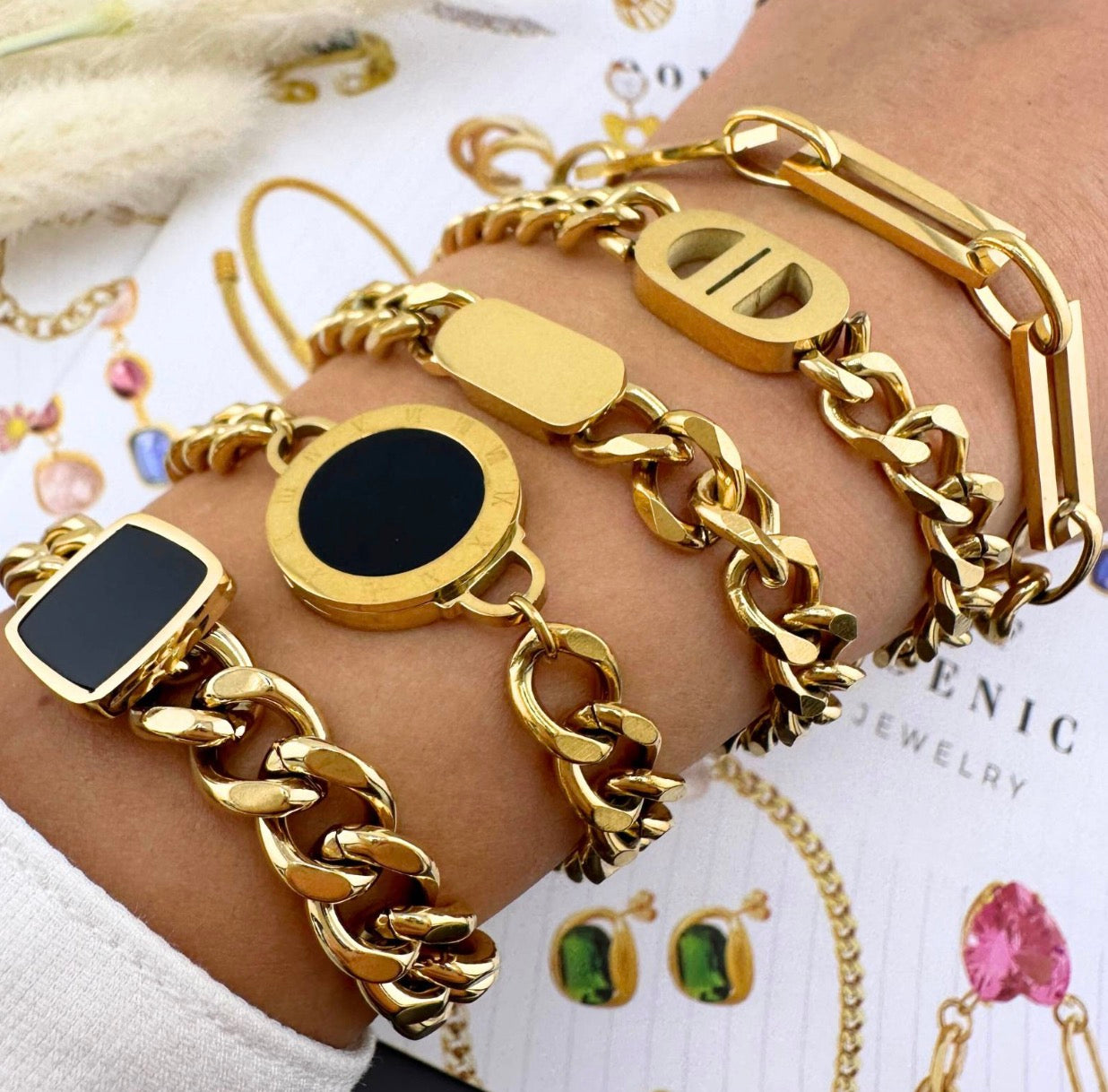 BRACELET, GOLD