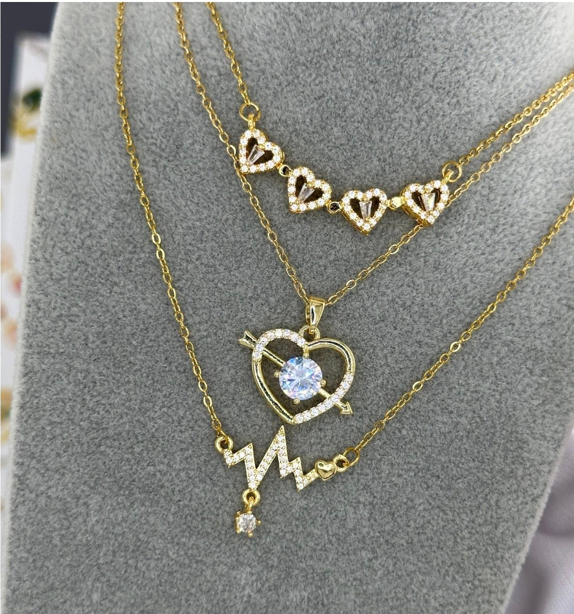 “HEARTS" NECKLACE,