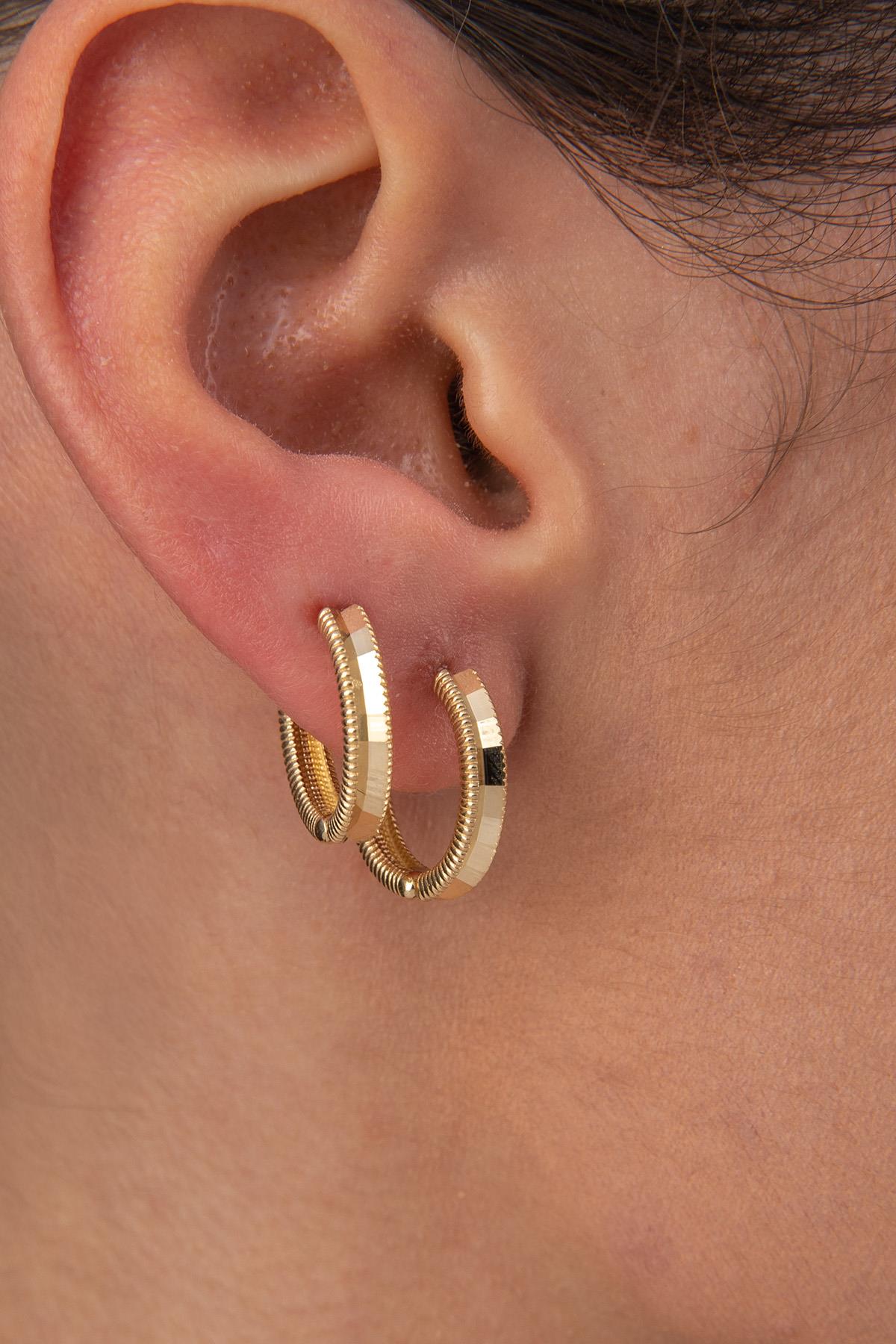14ct Gold Shiny Huggie Earrings