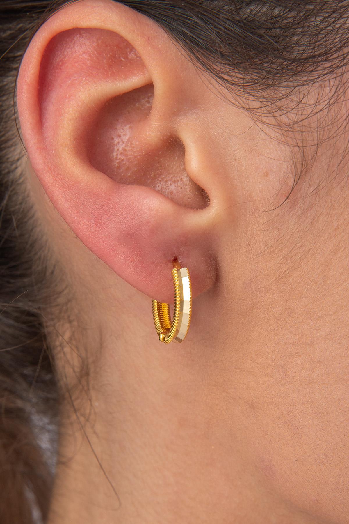 14ct Gold Shiny Huggie Earrings