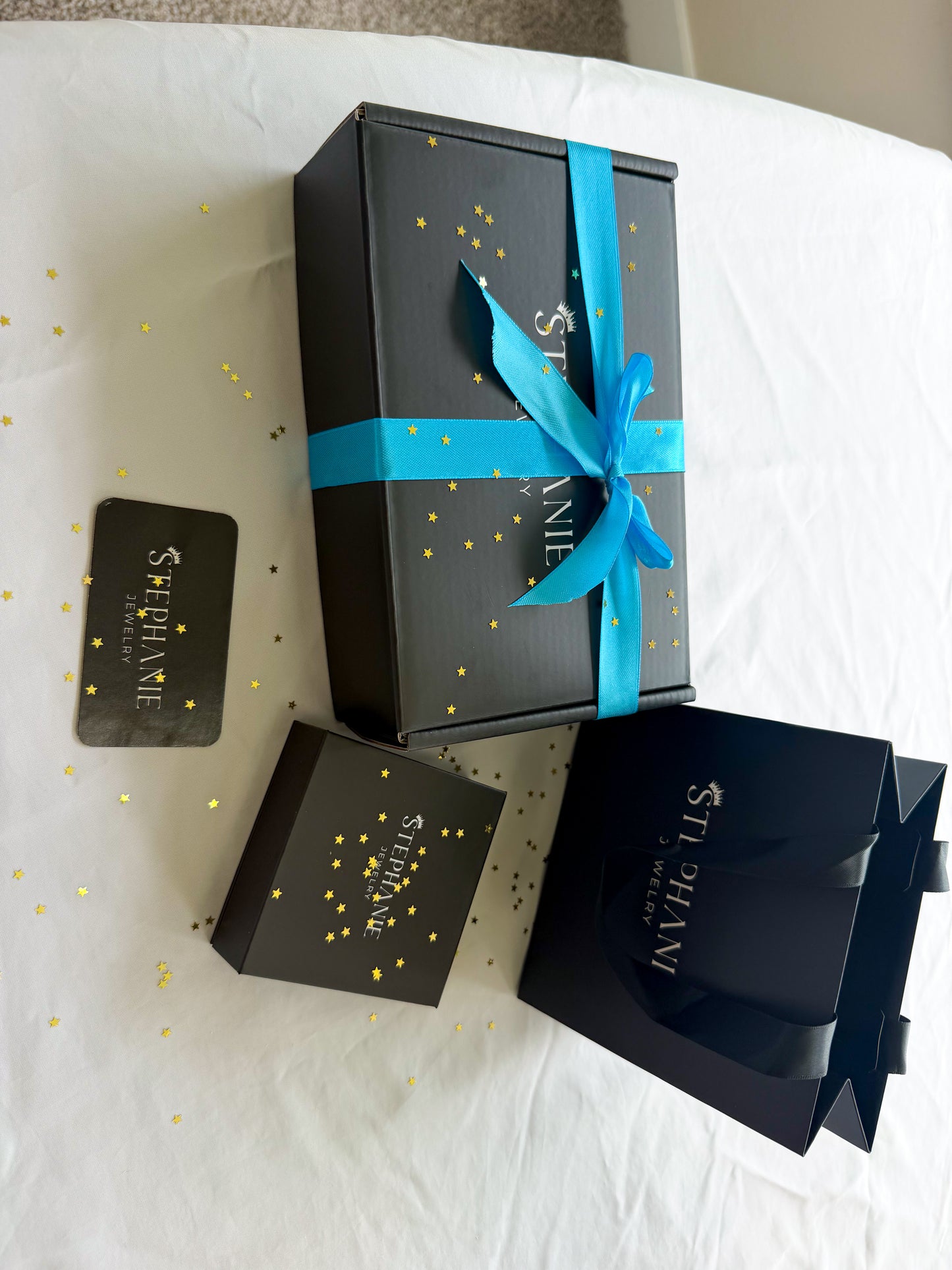 MISTERY BOX✨UNIQUE✨ 80$ em produtos - pague somente 50$