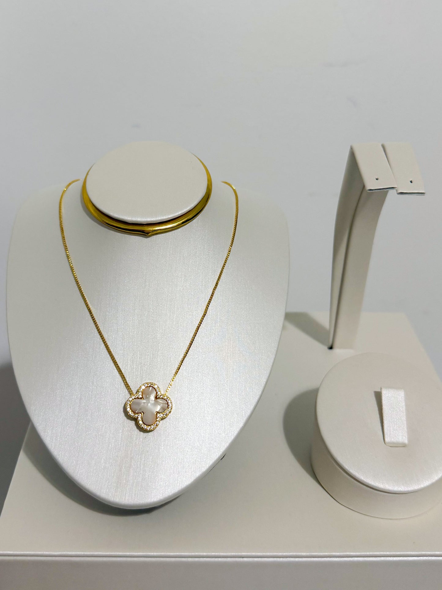 White Clover necklace gold plated