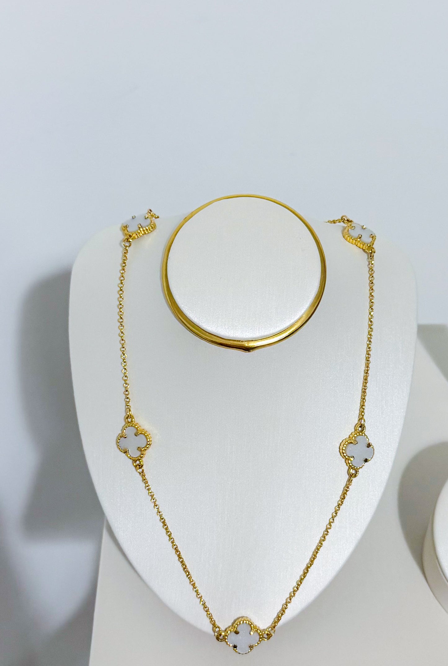 White clover necklace gold plated