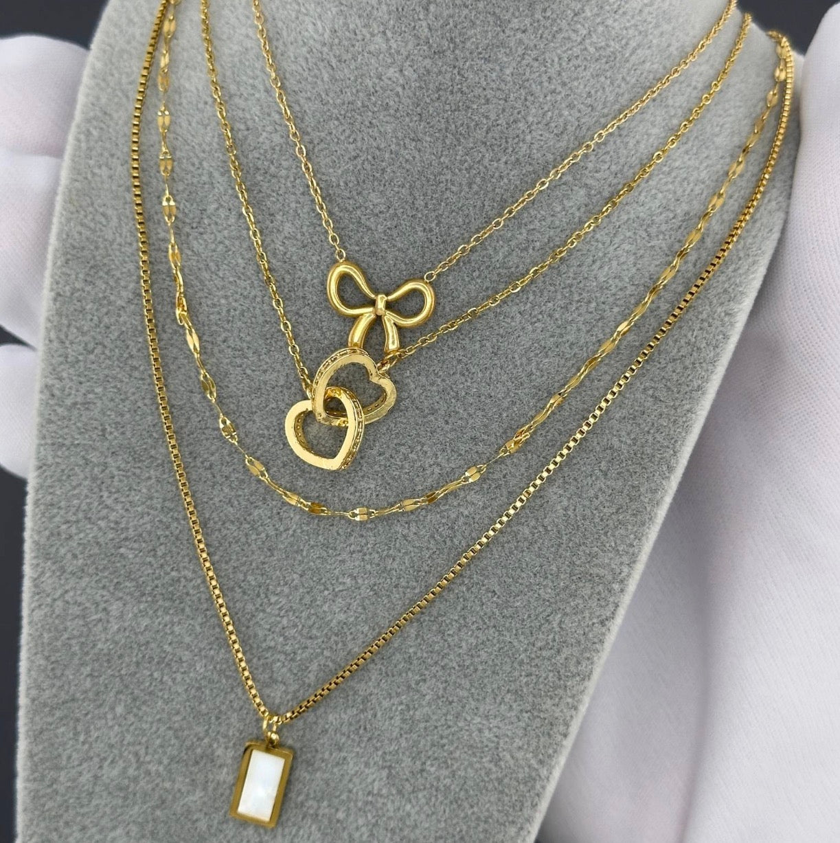"HEARTS" NECKLACE,  GOLD