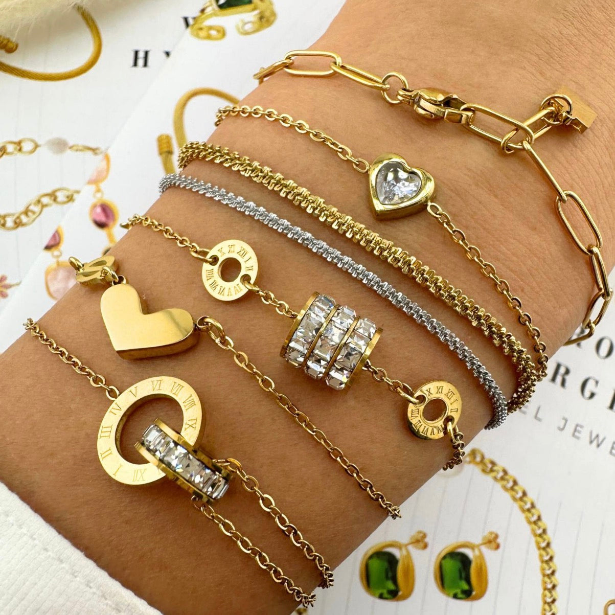 BRACELET, GOLD