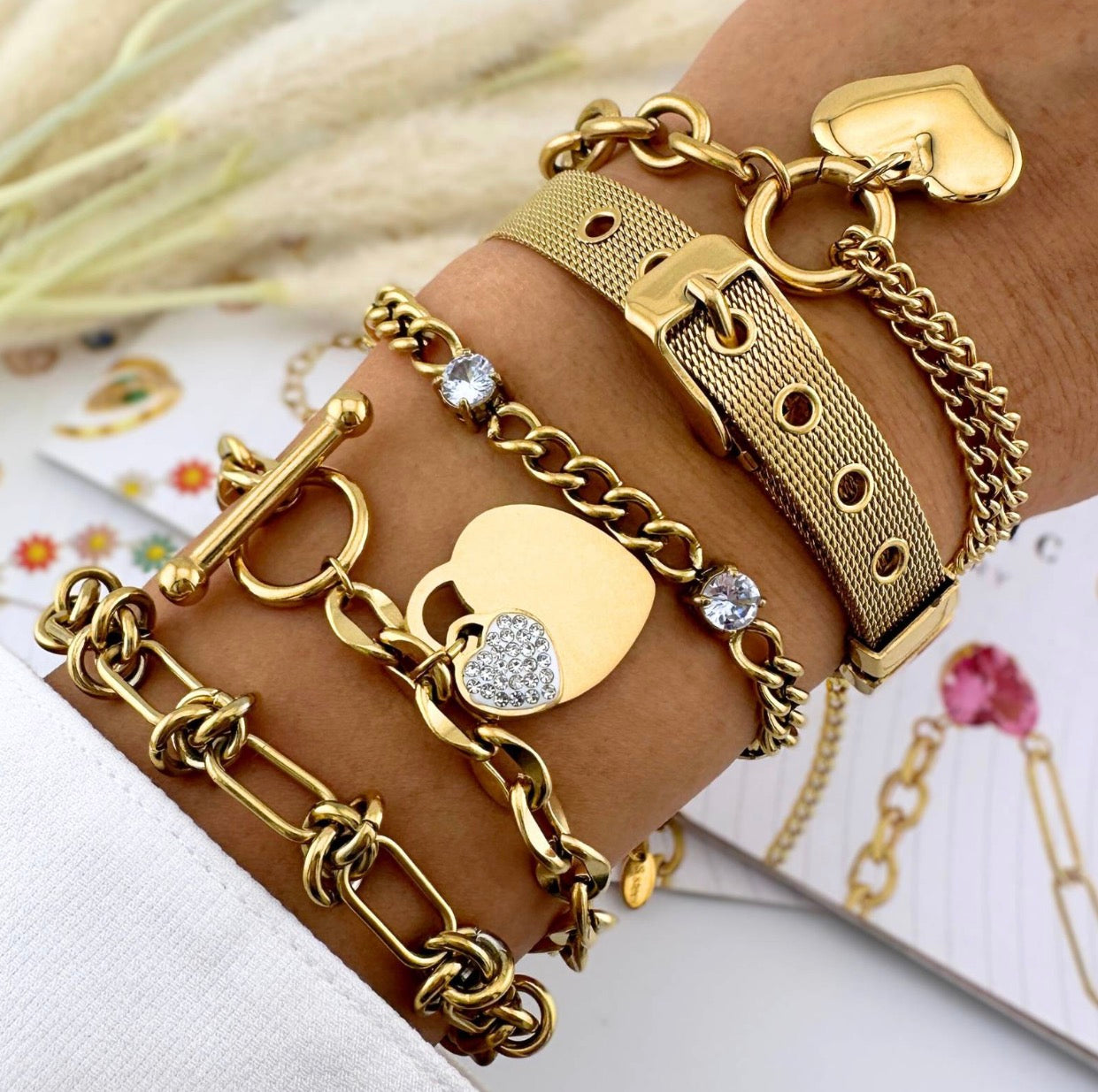BRACELET, GOLD