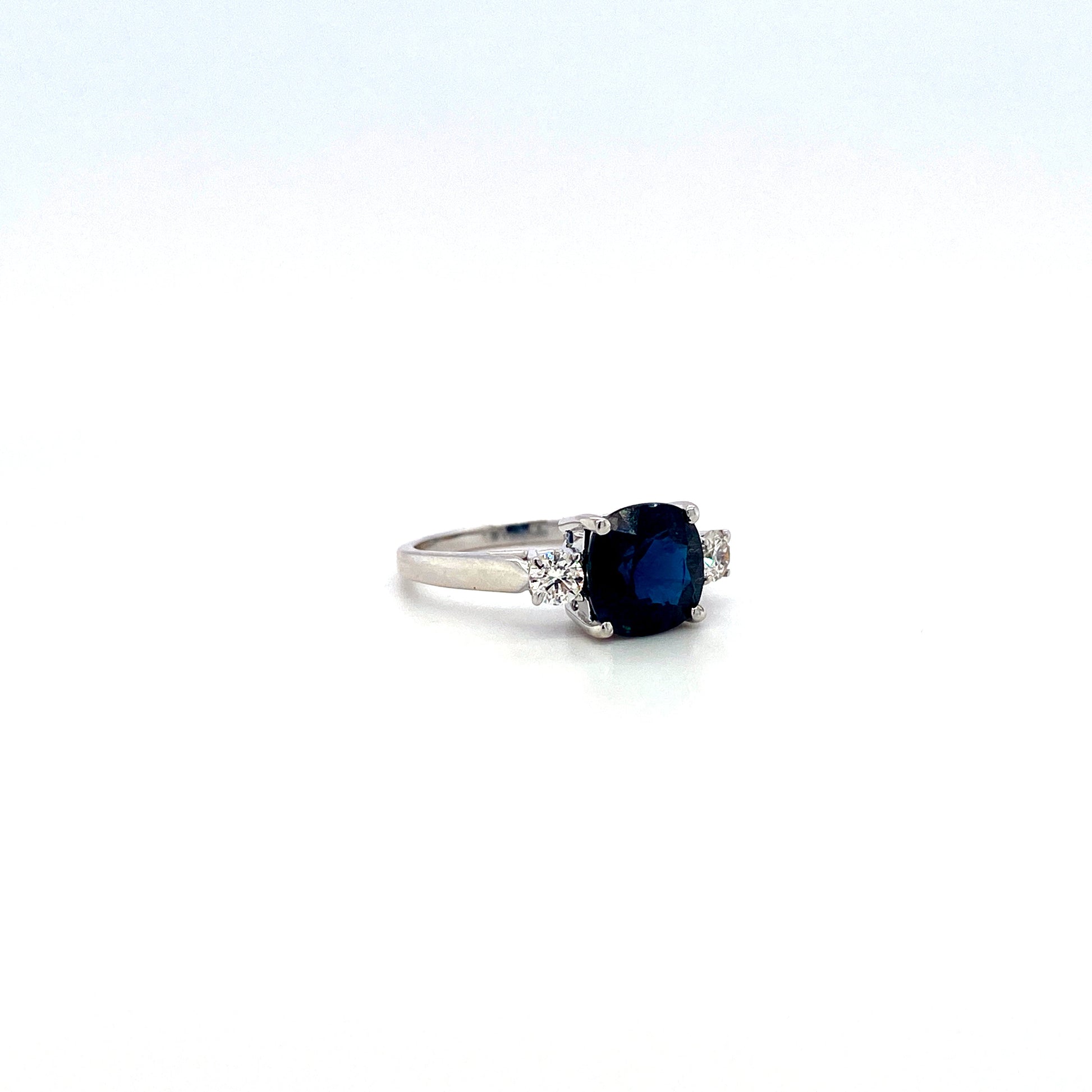 Sapphire and Diamond Ring in 18K White Gold - KGR 16914-1
